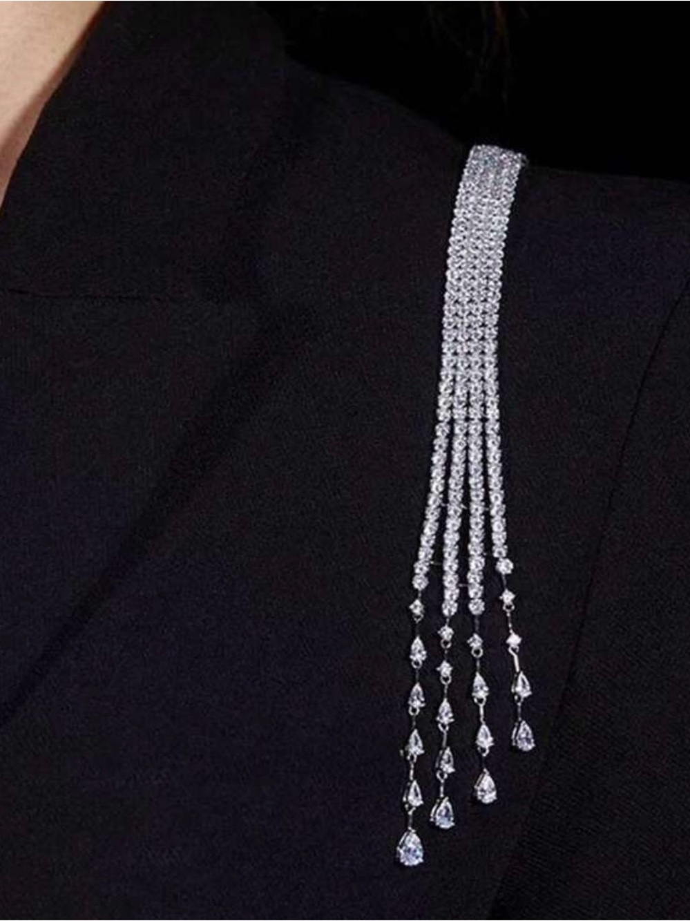 Elegant Rhinestone Tassel Brooch - Picture 3 of 6